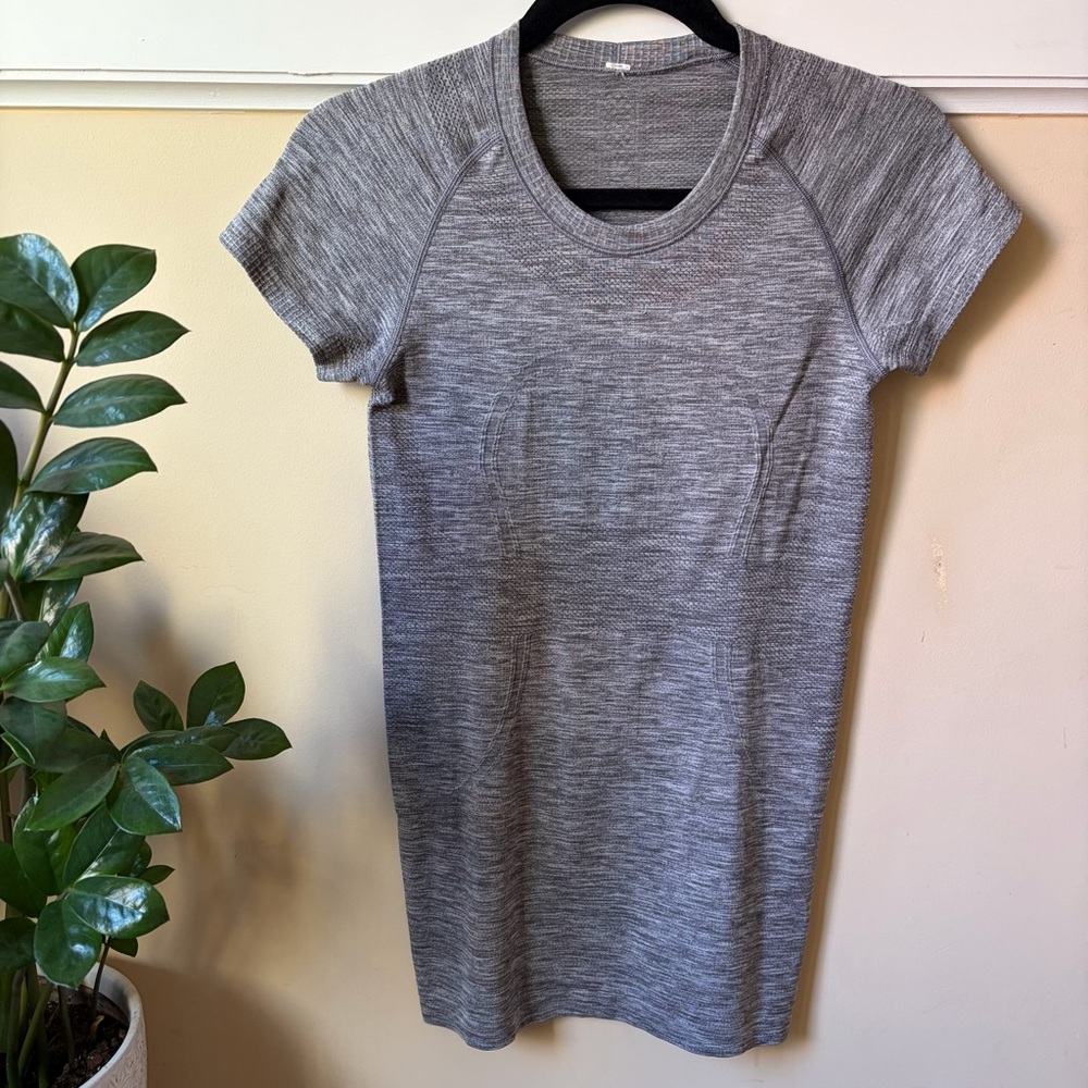 Lululemon Gray Women's Short Sleeve Top